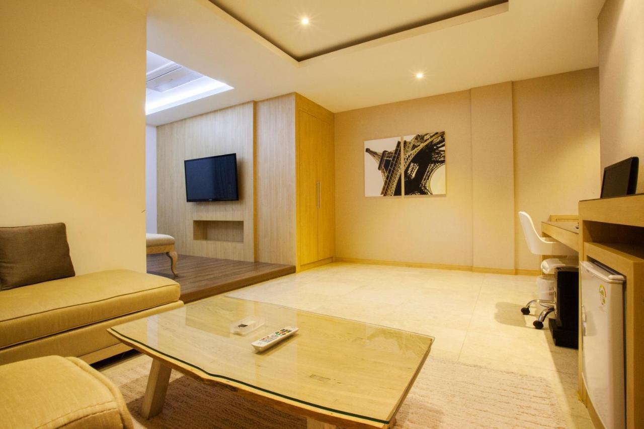 Suwon Reve Hotel Exterior photo