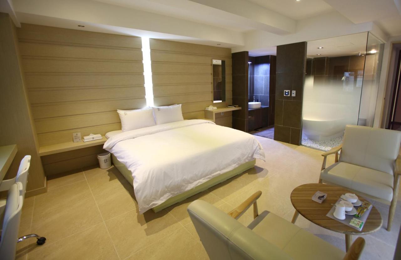 Suwon Reve Hotel Exterior photo